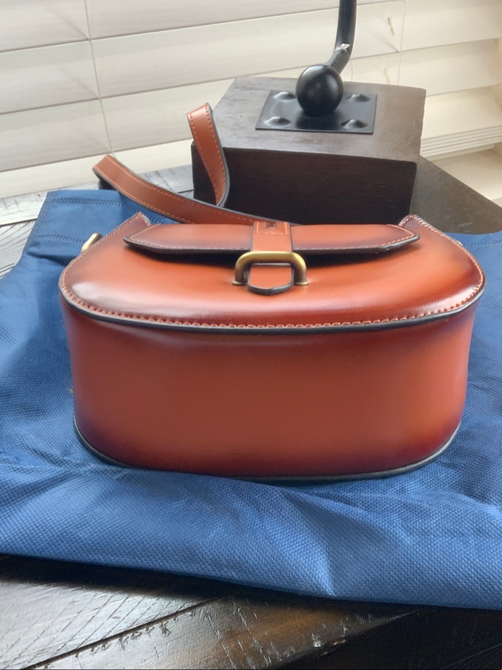 Stauer Women's Leather Crossbody Bag in Chestnut - Picture 2 of 4